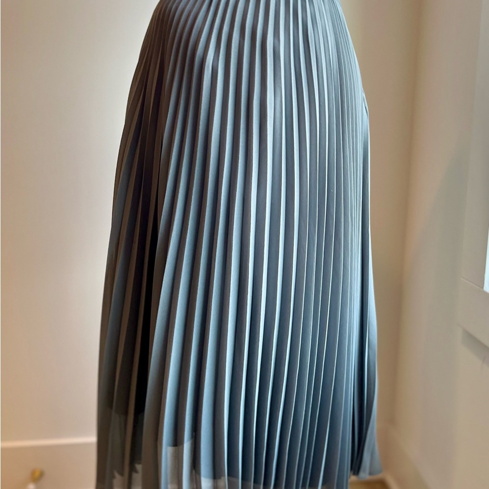 Banana Republic Gray Pleated Mid Skirt NWT